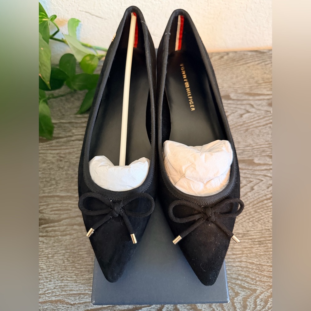 Tommy Hilfiger Black Pointed-Toe Bow Ballet Flats